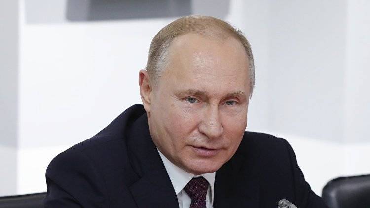 Путин посмотрел спектакль "Грифон" в Севастополе