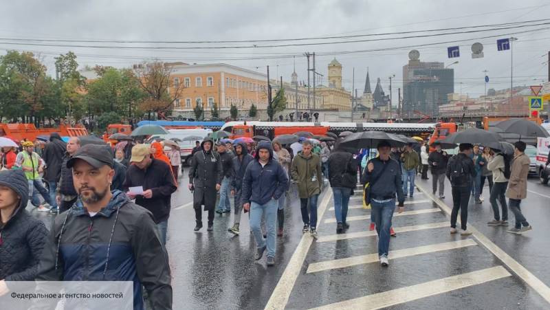 Провокаторы требовали выдачи сотрудника ОМОН Украине на митинге в Москве