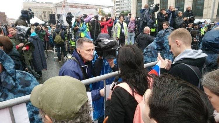 Полиция спасла мирных граждан от разбоя и грабежей на митинге в Москве