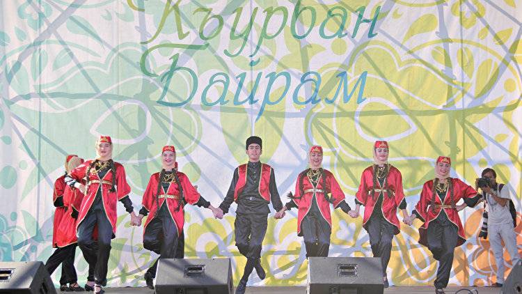Крымские мусульмане празднуют Курбан-байрам