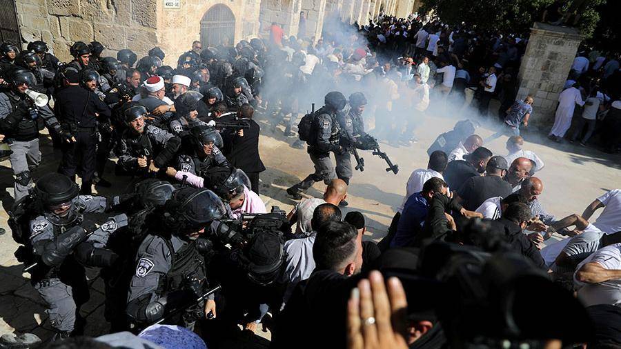 Более 60 человек пострадали в ходе столкновений на Храмовой горе