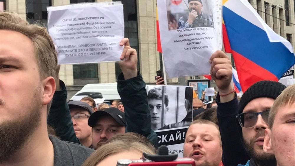 Провокатор на митинге в Москве требовал выдачи экс-сотрудника «Беркута» Украине