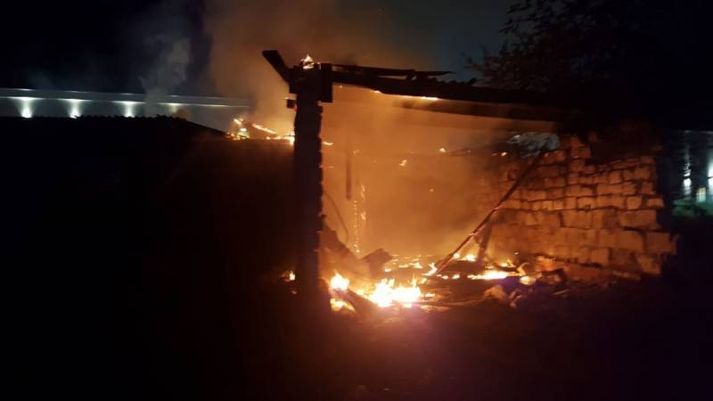 В оживленном районе Астрахани сгорело пустующее здание - astravolga.ru - Астрахань