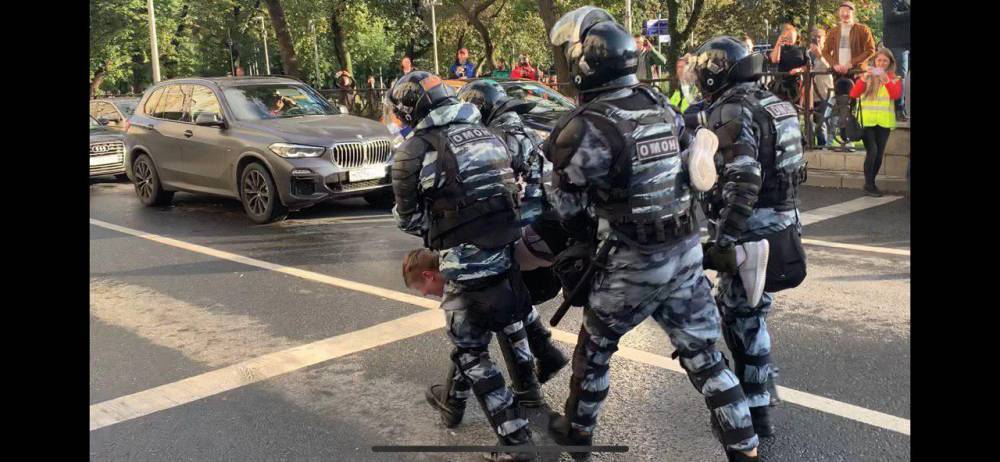 Не менее 146 человек задержаны в Москве на акциях протеста