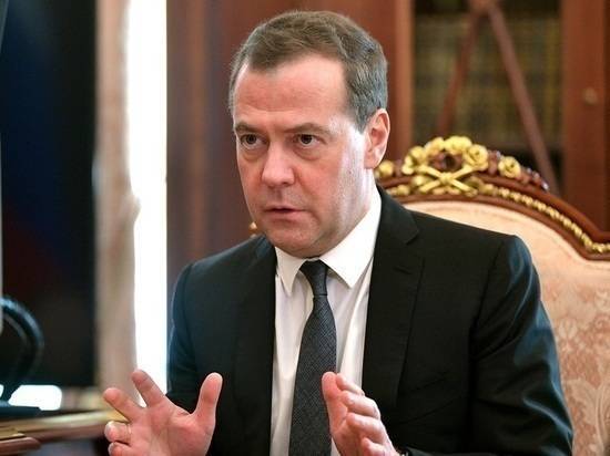 Медведев выложил видео с подаренным президентом Туркмении щенком