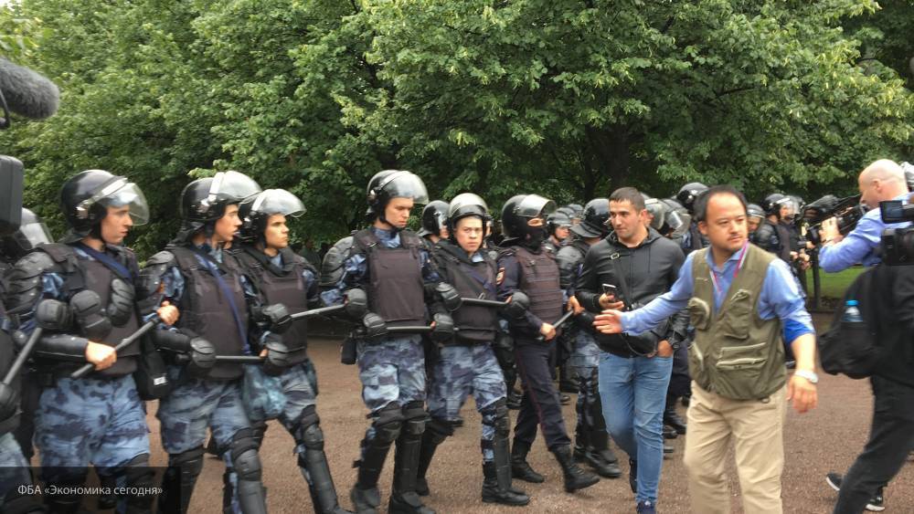 Григорьев отметил грамотную работу полицейских на митинге-концерте 10 августа