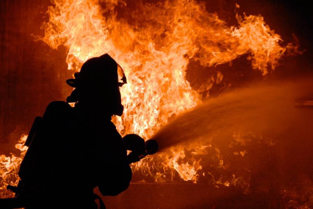 В Харькове произошел пожар в пятиэтажке, жителей эвакуировали