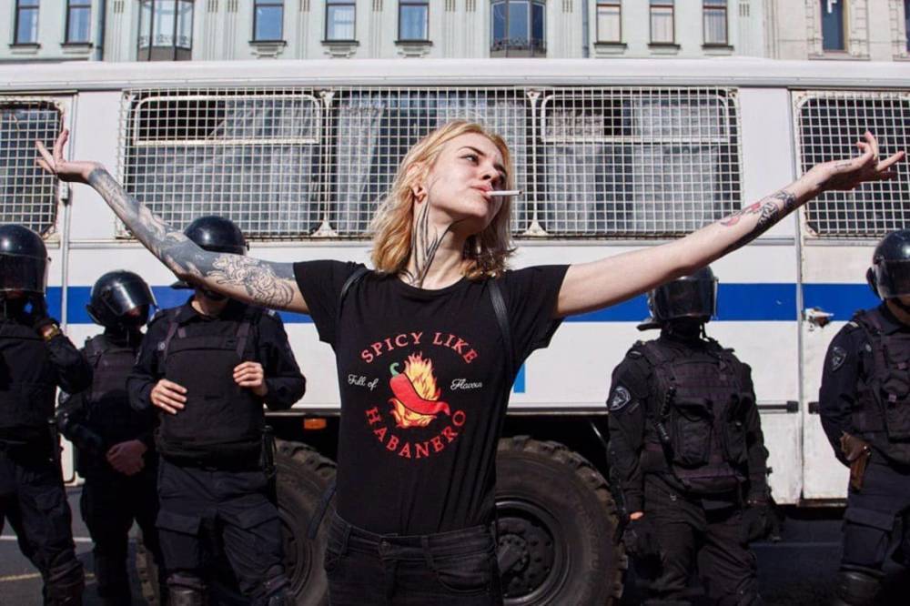 В РФ силовик написал заявление на девушку, сказавшую, что у него «нет совести»