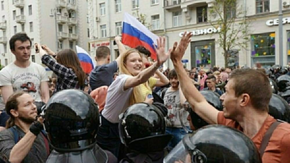 "Много вранья, провокации и набросов": Независимый журналист по пунктам объяснила провал митинга в Москве
