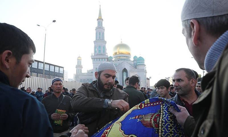 240 тысяч мусульман  отмечают Курбан-байрам  в Москве