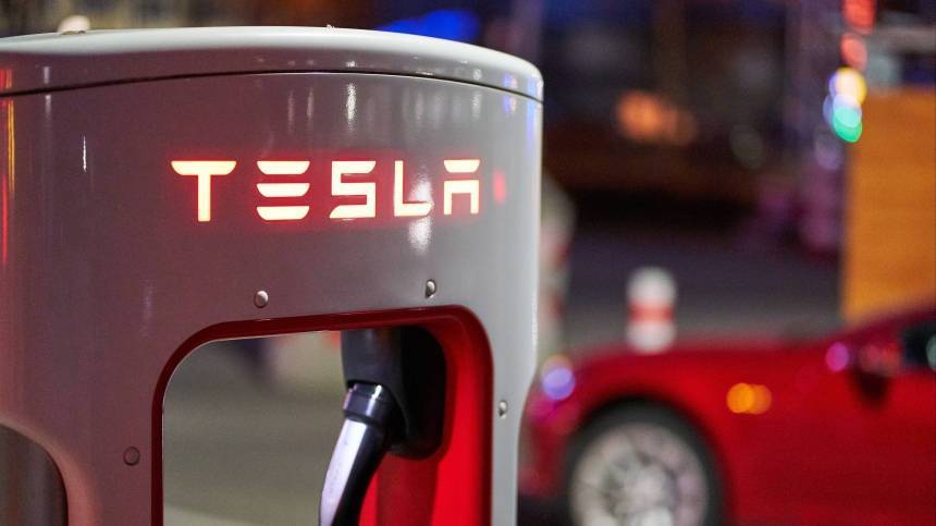 Водитель Tesla рассказал об «огненном» ДТП на МКАДе — видео