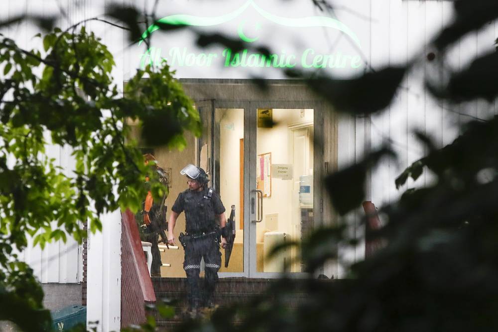 Полиция Норвегии расследует стрельбу в мечети как попытку теракта