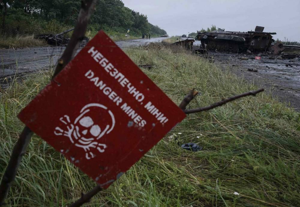 Украинские боевики бросили гнить в поле подорвавшихся на мине сослуживцев | Новороссия