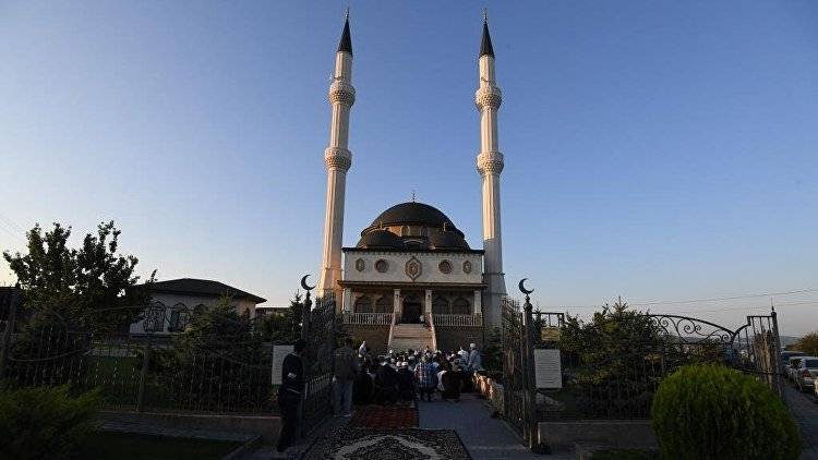 Главный намаз в Симферополе: мусульмане Крыма начали праздновать Курбан-байрам