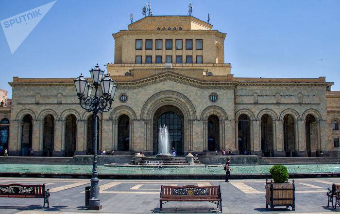 Древний "культуризм" и чудо света: в Ереван привезли уникальную мозаику из Италии