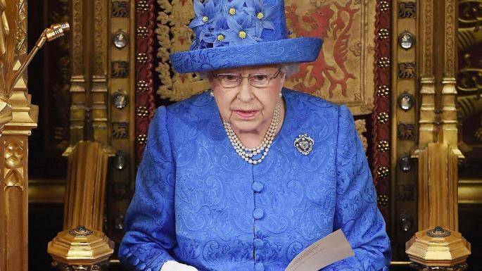 Она очень встревожена: Елизавета II заявила о неспособности британских политиков управлять государством