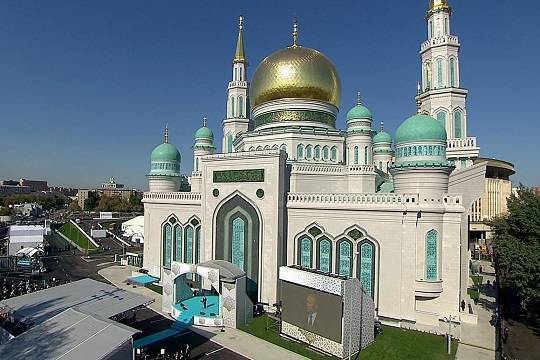 Примерно 240 тыс мусульман посетили сегодня богослужения в Москве