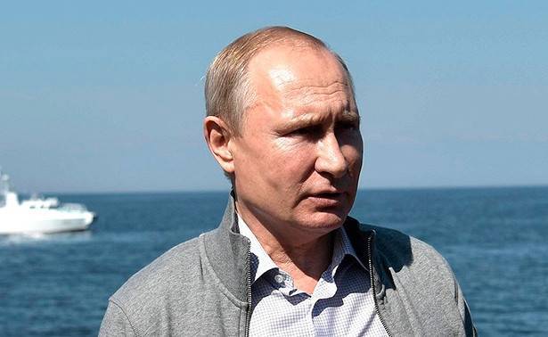 Путин посмотрел спектакль «Грифон» в Крыму