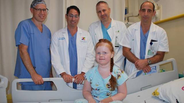 Израильские врачи спасли российскую девочку, удалив опухоль черепа через нос