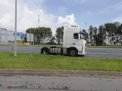 Из-за ЧП на трассе из автоцистерны стало испаряться перевозимое в Башкирию опасное вещество