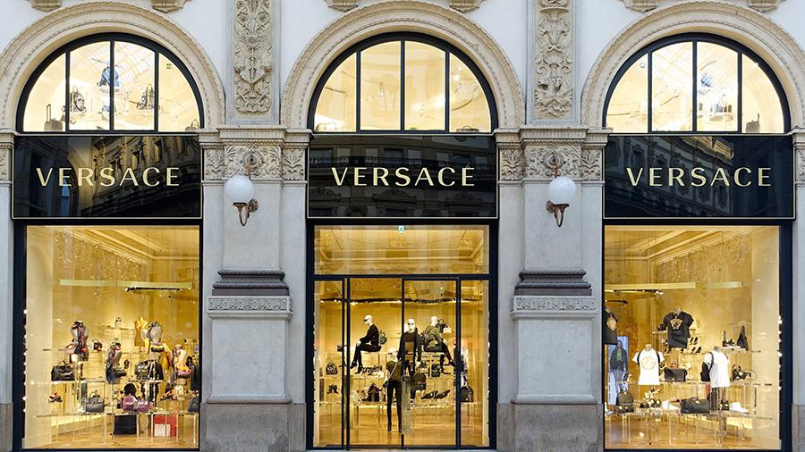 Дом Versace извинился за футболки с картой Китая без Макао и Гонконга