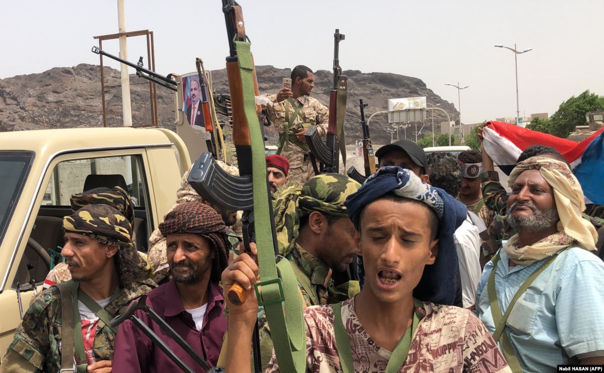 На юге Йемена вспыхнули бои в городе Аден, десятки погибших