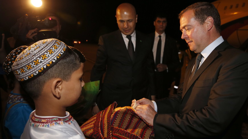Медведев прибыл в Туркменистан для участия в Каспийском форуме