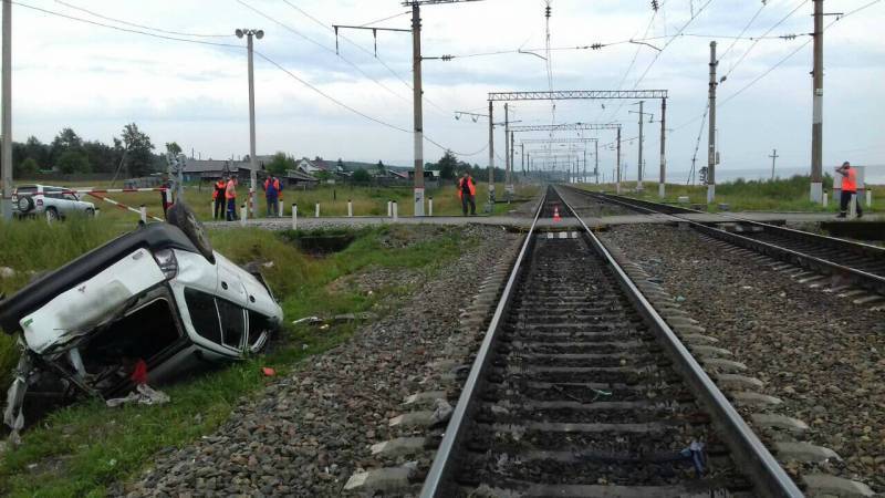 В Бурятии погибли три человека при столкновении поезда с автомобилем
