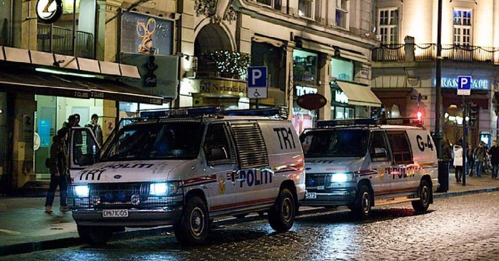 Норвежская полиция обнаружила тело после стрельбы в мечети в пригороде Осло.