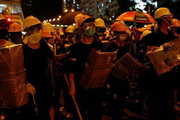 Десятая неделя протестов в Гонконге: слезоточивый газ и булыжники в ответ — Новости политики, Новости Азии