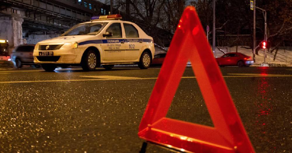 В Кузбассе три человека погибли в результате ДТП с грузовиком.