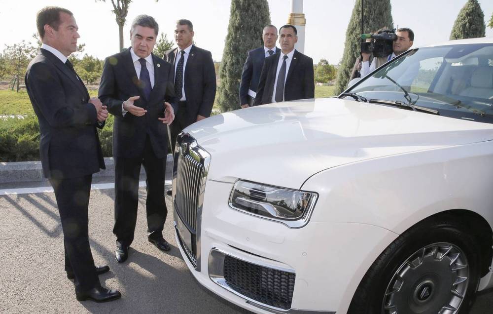 Президент Туркмении намерен приобрести всю линейку автомобилей Aurus