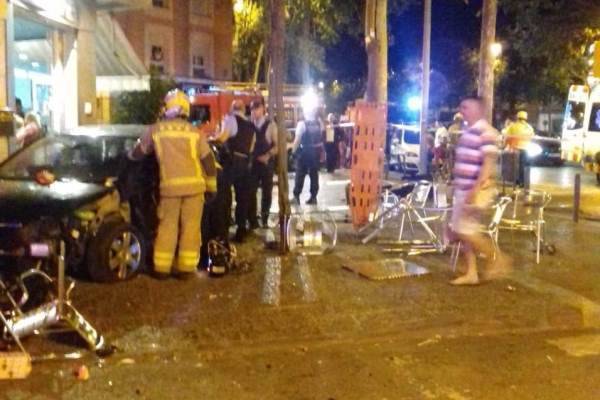 Автомобиль протаранил бар в Испании