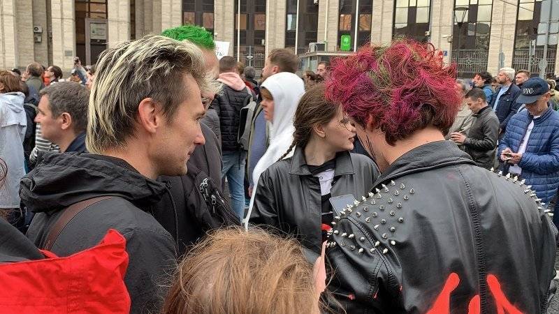 Русофобы Поперечный, Face и Джарахов развлекали «свинорусов» на митинг-концерте в Москве