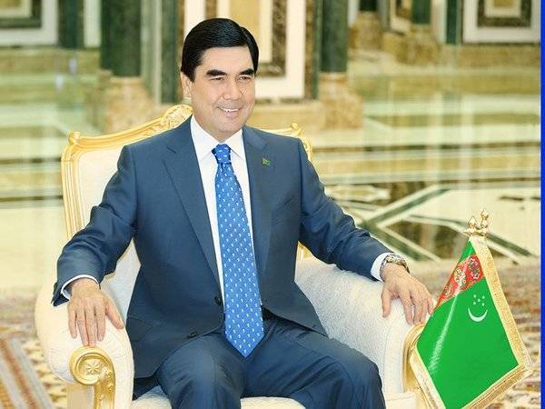 Президент Туркменистана решил купить всю линейку российских Aurus