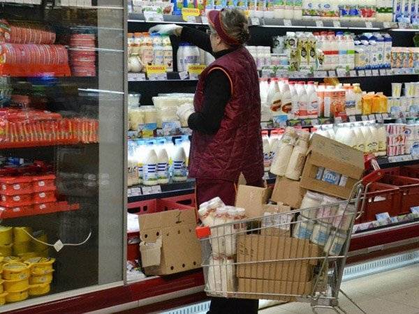 Средний чек за поход в магазин в России достиг годового минимума