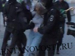 Правозащитники разыскивают росгвардейца, ударившего девушку на митинге