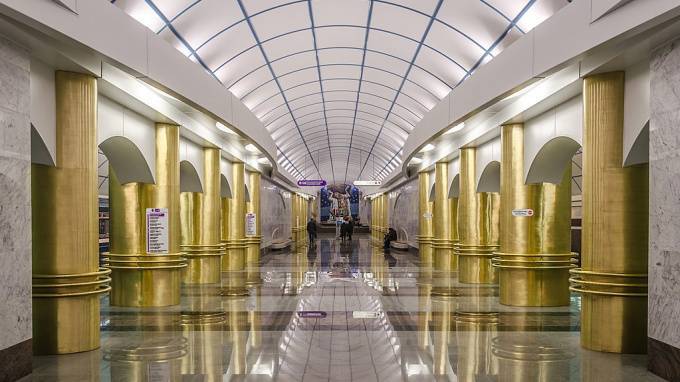 Станцию метро "Международная" закрывали на 5 минут из-за технической неисправности