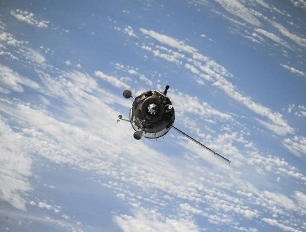 Зачем российские военные спутники меняют орбиту