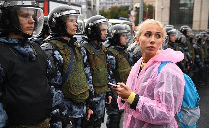Видовдан (Сербия): Запад со слезами следит за московскими протестами, обеспокоенный судьбой задержанных демонстрантов