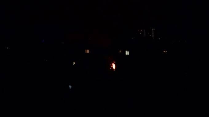 Пожар в двухкомнатной квартире на Светлановском проспекте попал на видео