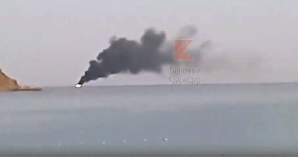 Рыболовецкое судно загорелось и затонуло в районе Джубги