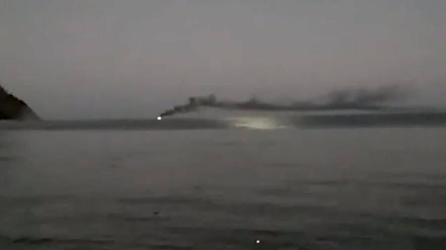Горящее в Черном море рыболовецкое судно попало на видео