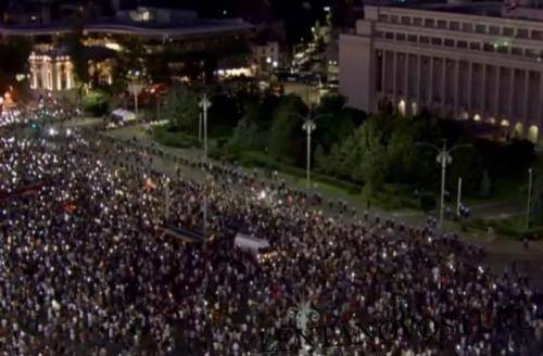 В Румынии более 20 тысяч человек протестовали против правительства