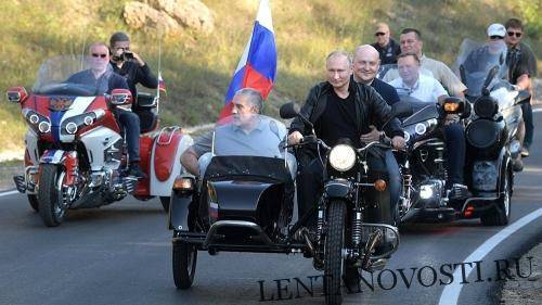 Владимир Путин посетил патриотическое шоу байкеров в Крыму