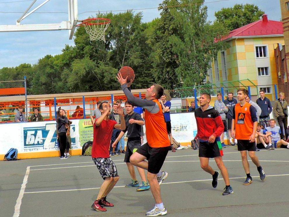 На стадионе СКК «Прогресс» состоялись соревнования по баскетболу «Оранжевый мяч»
