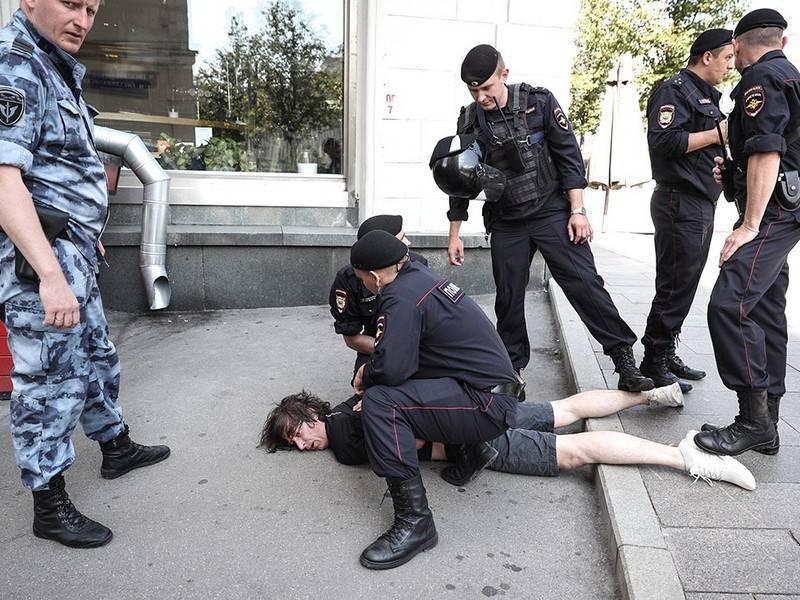 СК не увидел нарушений в задержании дизайнера во время пробежки в Москве