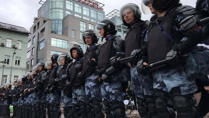 Полиция корректно вела себя с протестующими на проспекте Сахарова
