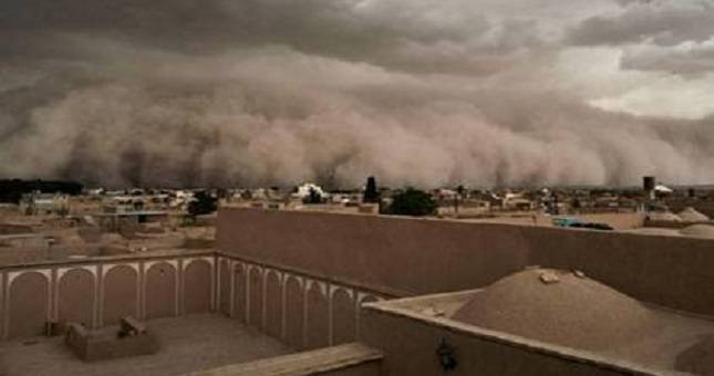 В Иране из-за песчаной бури более 450 человек обратились за медпомощью