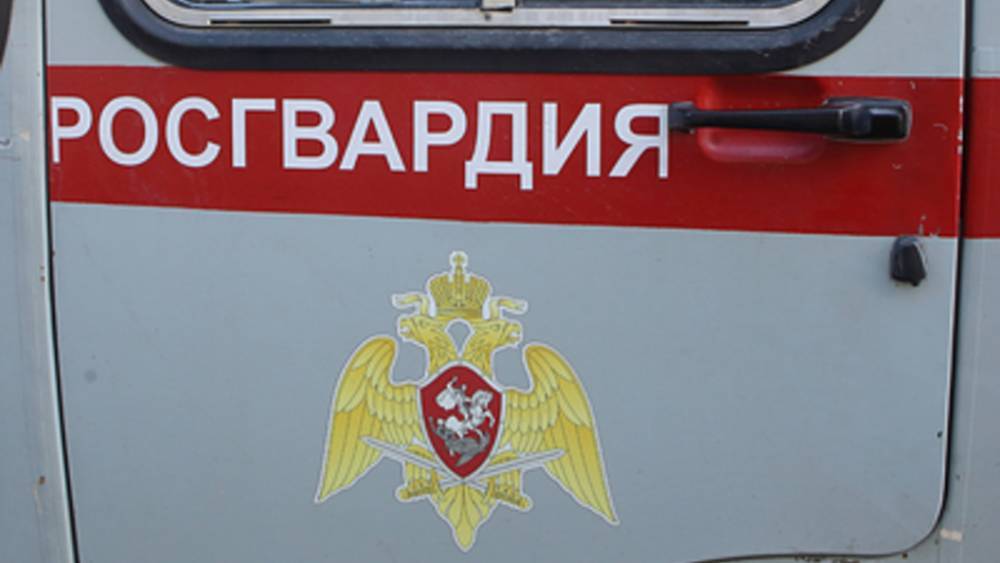Росгвардеец в одиночку спас людей на горящей АЗС в Ингушетии: "Тушил огонь, укрывал своей одеждой"